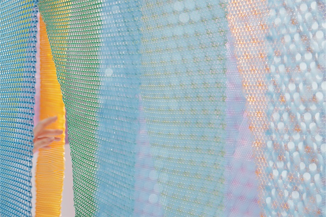 共和鋼業+落合守征『金網の茶室』 ©志摩大輔 会場:西武渋谷店B館1階 EVENT SPACE