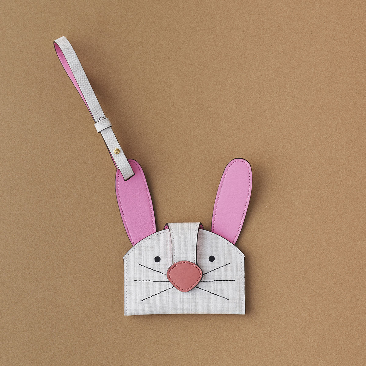 カードケース￥71,500／Fendi（フェンディ ジャパン 0120-001-829）