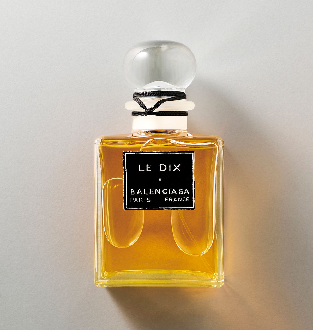 パルファム ル ディス
100ml ￥46,090　※予定価格（11月末発売予定）（バレンシアガ クライアントサービス）