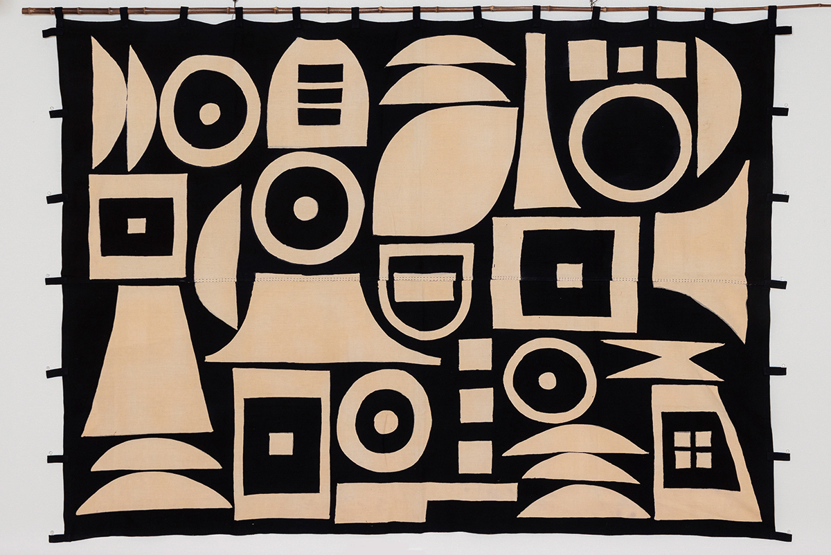 『幕』(1961年)型染、木綿 坂本善三美術館蔵