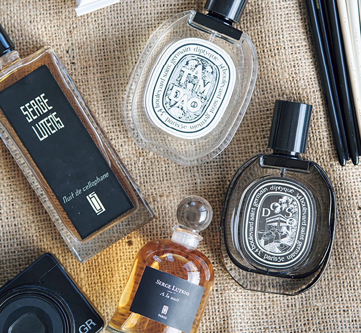 香りでオンオフを切り替え。長年愛用しているのは「セルジュ・ルタンス アラニュイ」。「日本では買えなくなってしまったのですが、最近パリで見つけて大切に使っています」
