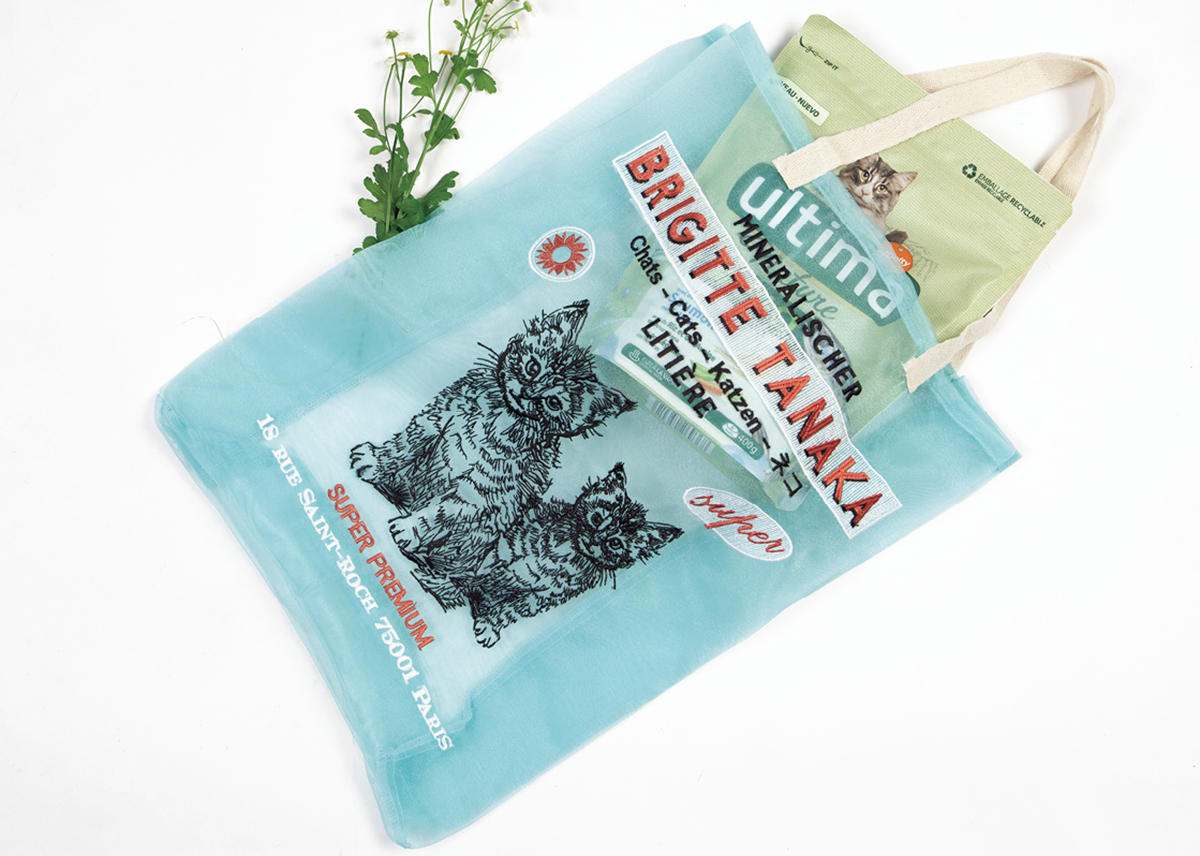 ブリジット タナカを象徴するオーガンジーバッグ。インドの工場に依頼する理由は刺繍の技術の高さから。