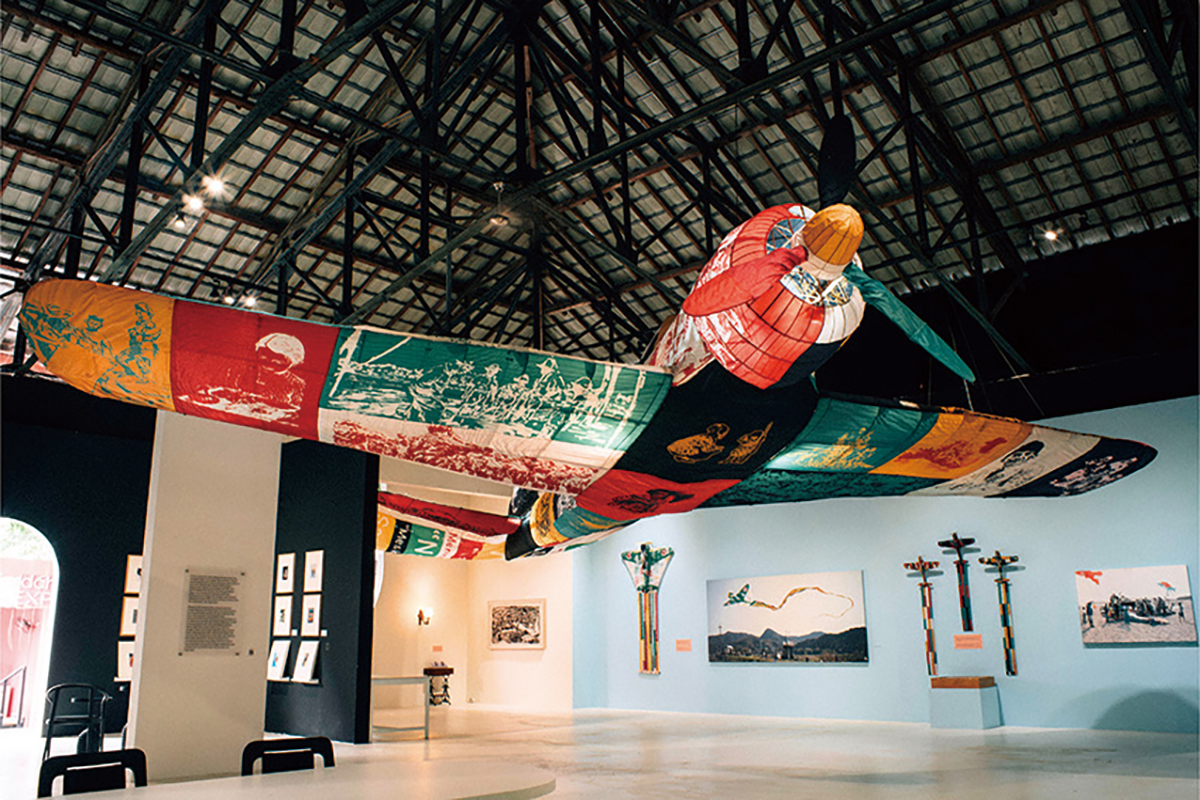 北澤潤『フラジャイル・ギフト：隼の凧』2024年　展示風景：ARTJOG 2024、ジョグジャ国立美術館（インドネシア、ジョグジャカルタ）　Photo：Aditya Putra Nurfaizi