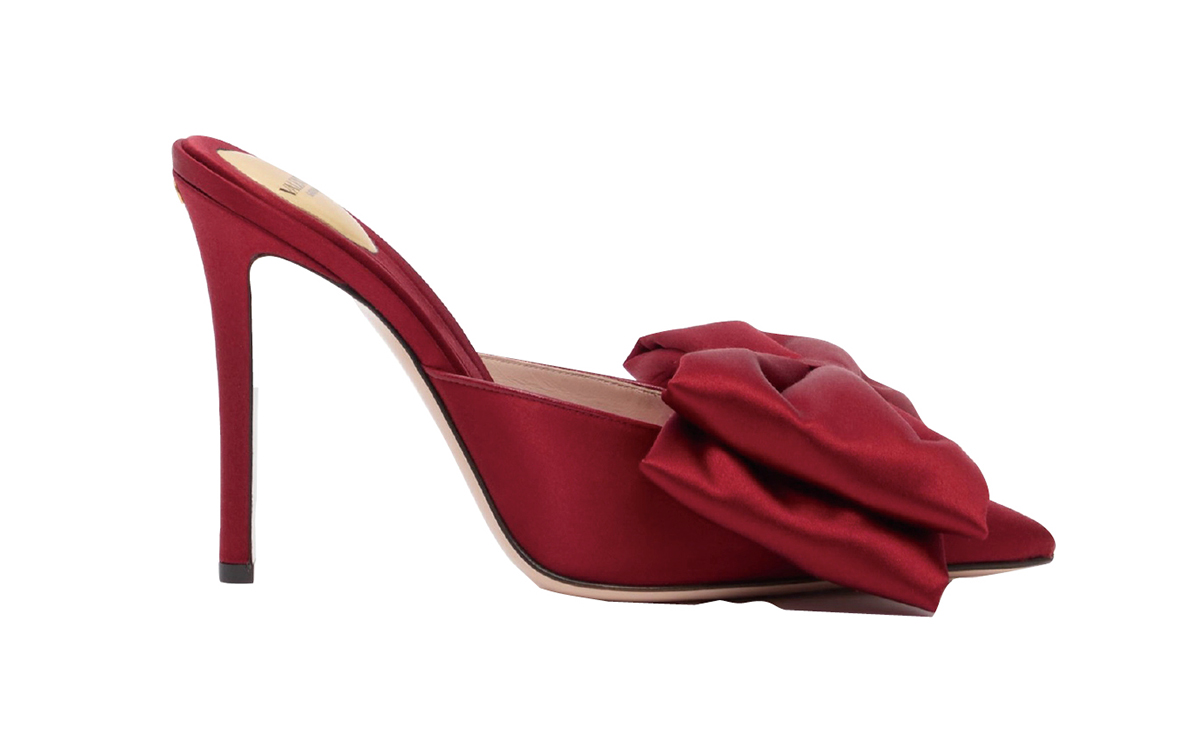 シューズ H10.5cm ￥181,500／Valentino Garavani（ヴァレンティノ インフォメーションデスク）