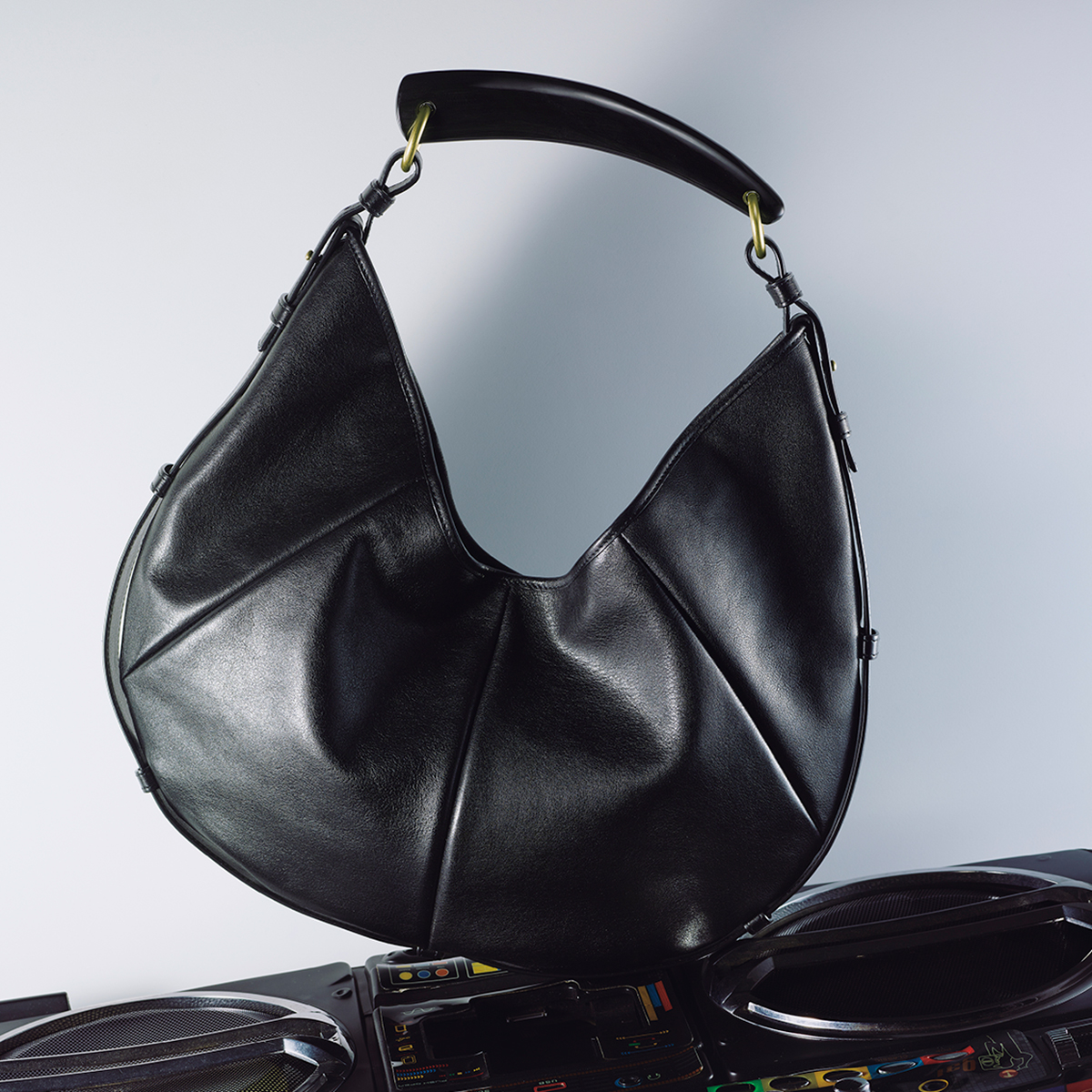 今月のファッショントピックス：サンローランの新作バッグ「本能が生む