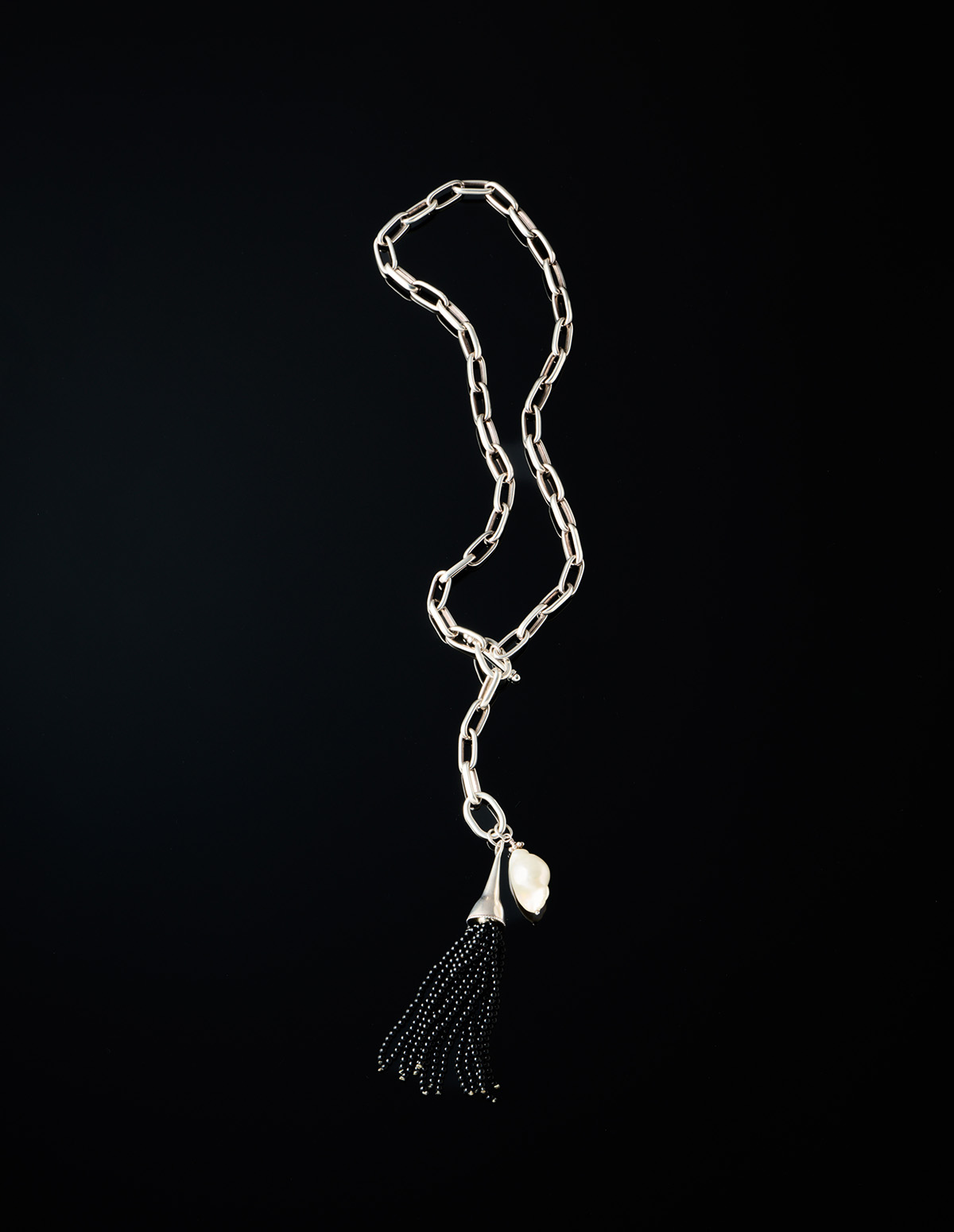 ネックレス￥154,000／R.alagan（ララガンデザイン info@ralagan.com）