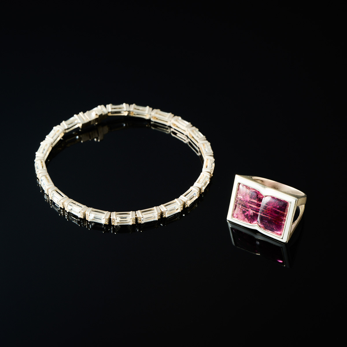 ブレスレット￥110,000 リング￥66,000／Adlin Hue（アドリン ヒュー adlinhue.com）