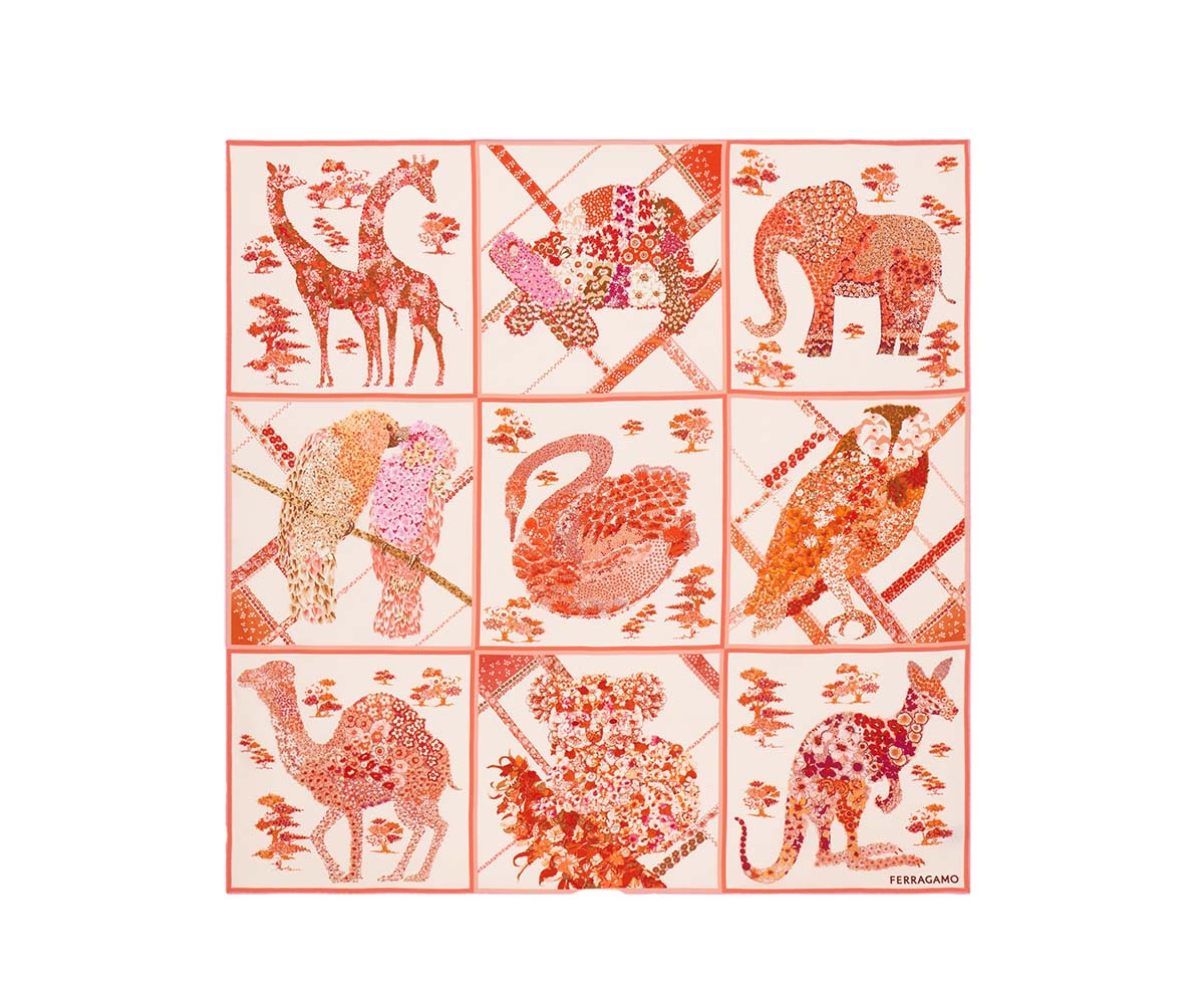 バンダナ￥31,900／Ferragamo（フェラガモ・ジャパン 0120-202-170）