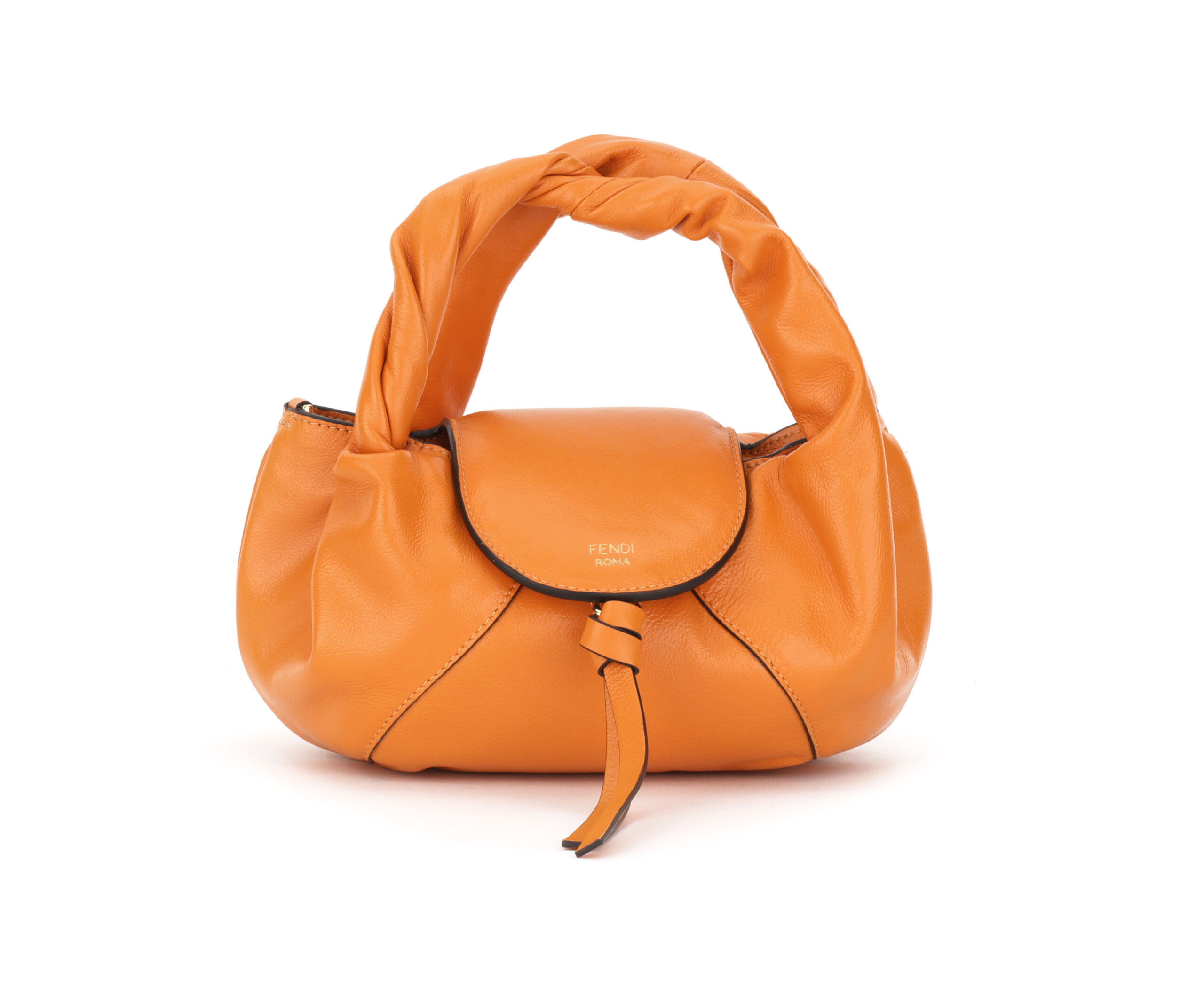 バッグ（W15×H12.5×D11cm）￥385,000／Fendi（フェンディ ジャパン 0120-001-829）