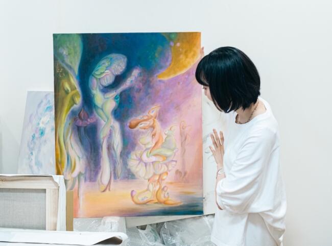 頭の中に宮殿を描き、部屋一つひとつに記憶の象徴物を配置していく「場所記憶術」を用いていたという上田さん。「私の宮殿は、遊園地のような空間なんです」。潜在意識のレイヤーを描き、意識が深くなるにつれ概念があやふやになるもののさまを表現した初期作『Museum of Consciousness』