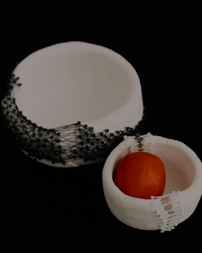 (手前)酒カップ¥16,500 (奥)ティーボウル¥33,000/ともにKeita Suto