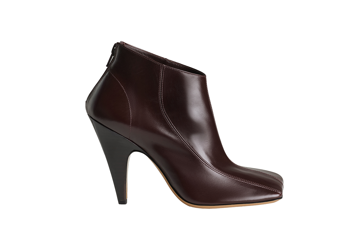 ブーツ ヒール10.5cm ￥204,000／Phoebe Philo（フィービー ファイロ phoebephilo.com）