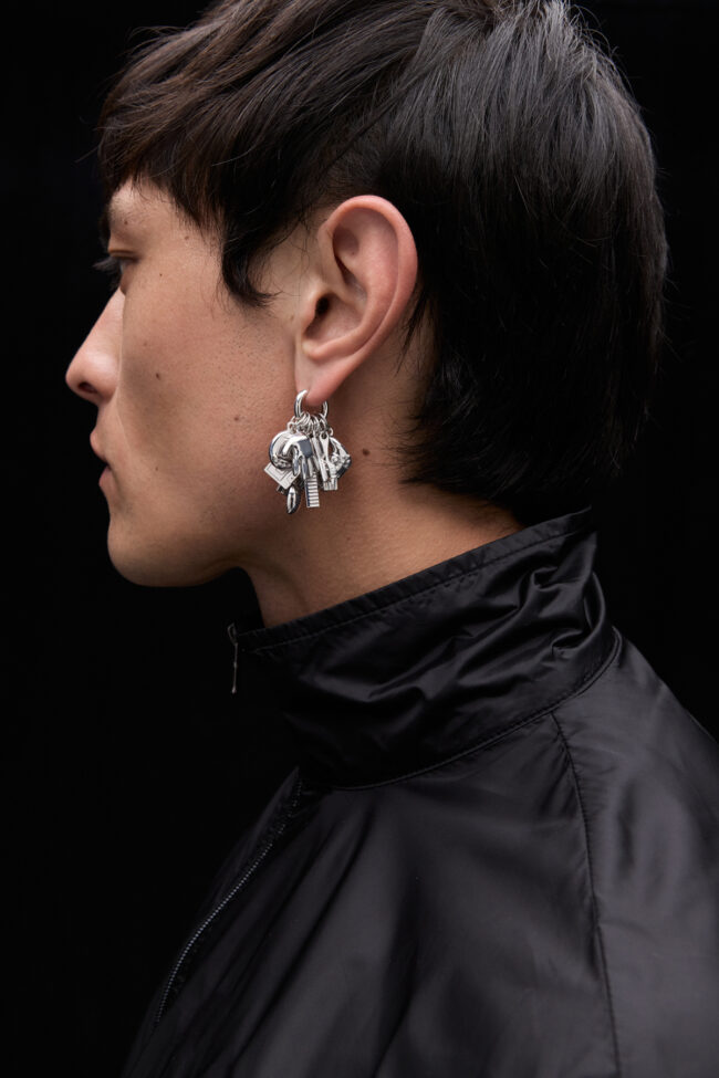 Avgvst x Crosby Studios
着⽤参考イメージ。複数のトリンケットを組み合わせることも可能。