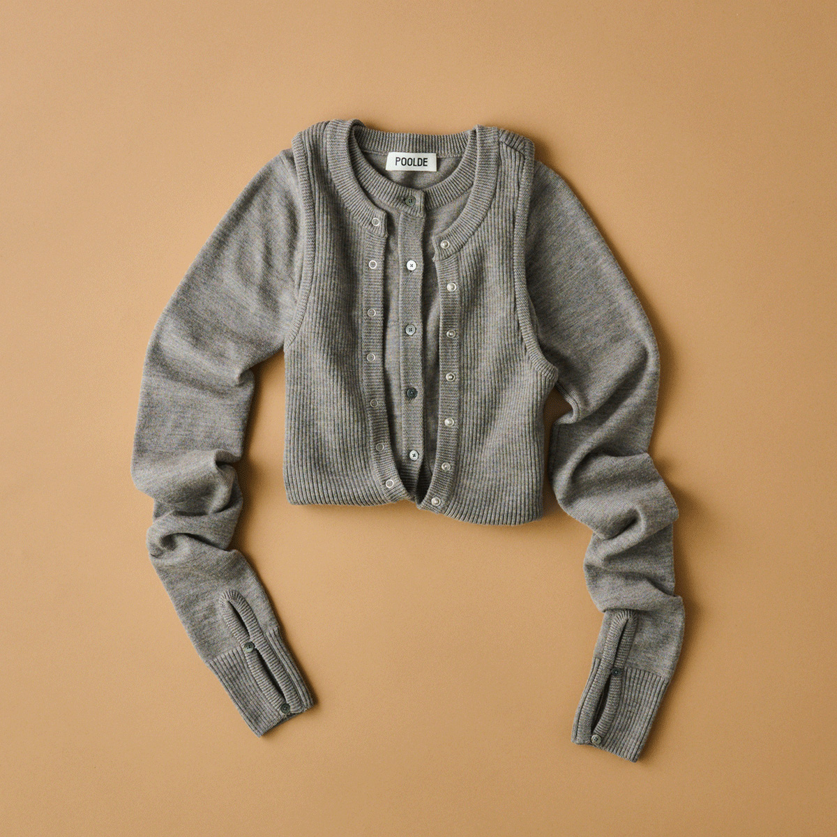 カーディガン¥59,400/Poolde(プールデ info@poolde.jp)