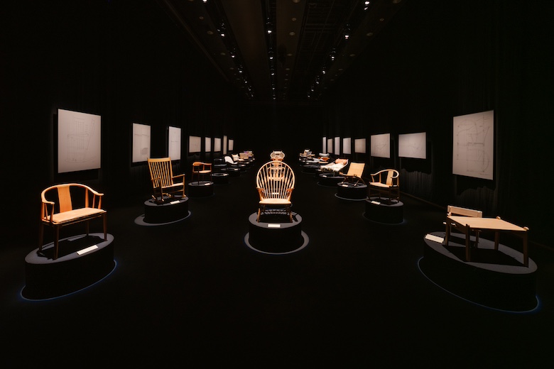 「織田コレクション ハンス・ウェグナー展 至高のクラフツマンシップ」ヒカリエホール(2025〜2026年) 展示風景