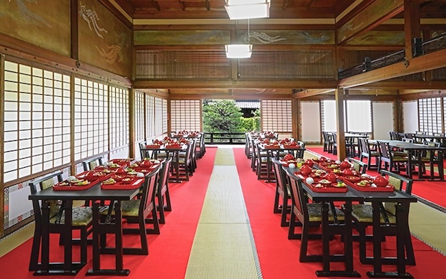 東本願寺の白書院。亀岡末吉が手がけた名建築で味わう、格式あるお斎の席。