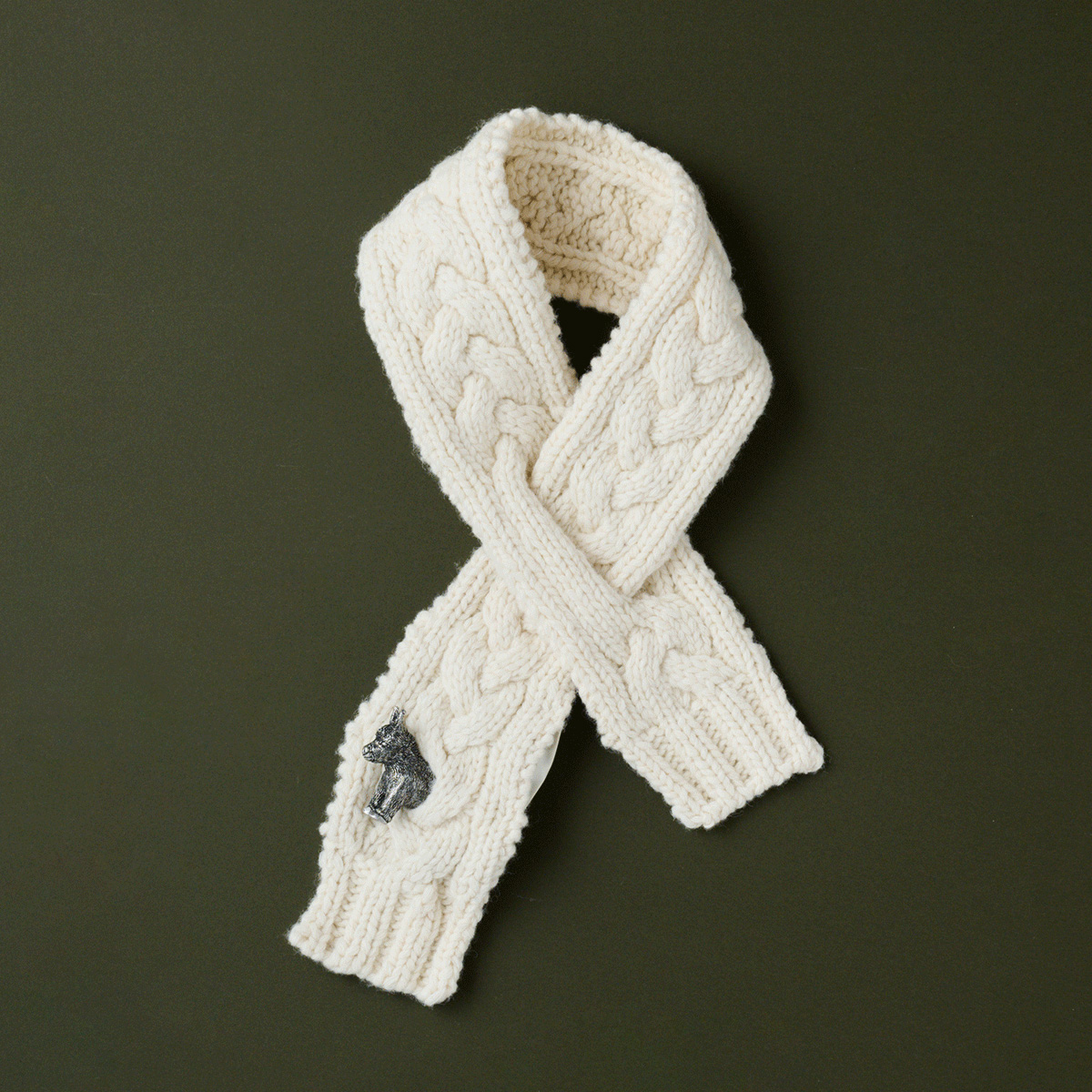 マフラー￥28,600／Pillings（リトルリーグ インク 0800-300-1291）