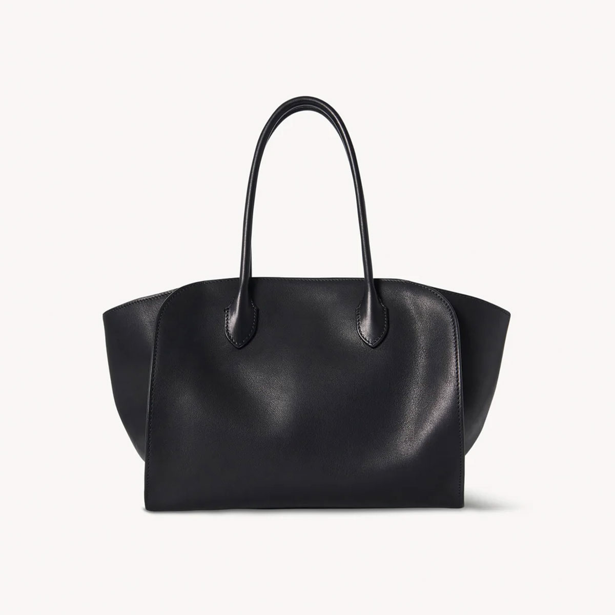 （W39.4×H30.5×D21cm）￥818,400／The Row（ザ・ロウ・ジャパン 03-4400-2656）