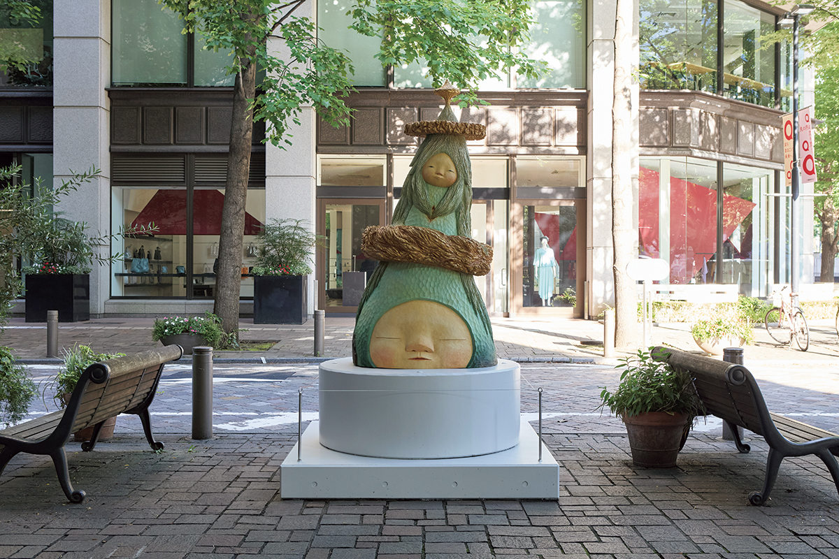 2025年7月、「丸の内ストリートギャラリー」出展作品として丸の内仲通りに設置されたブロンズの新作。『Whirling Journey』2025年  www.marunouchi.com/lp/street_gallery/