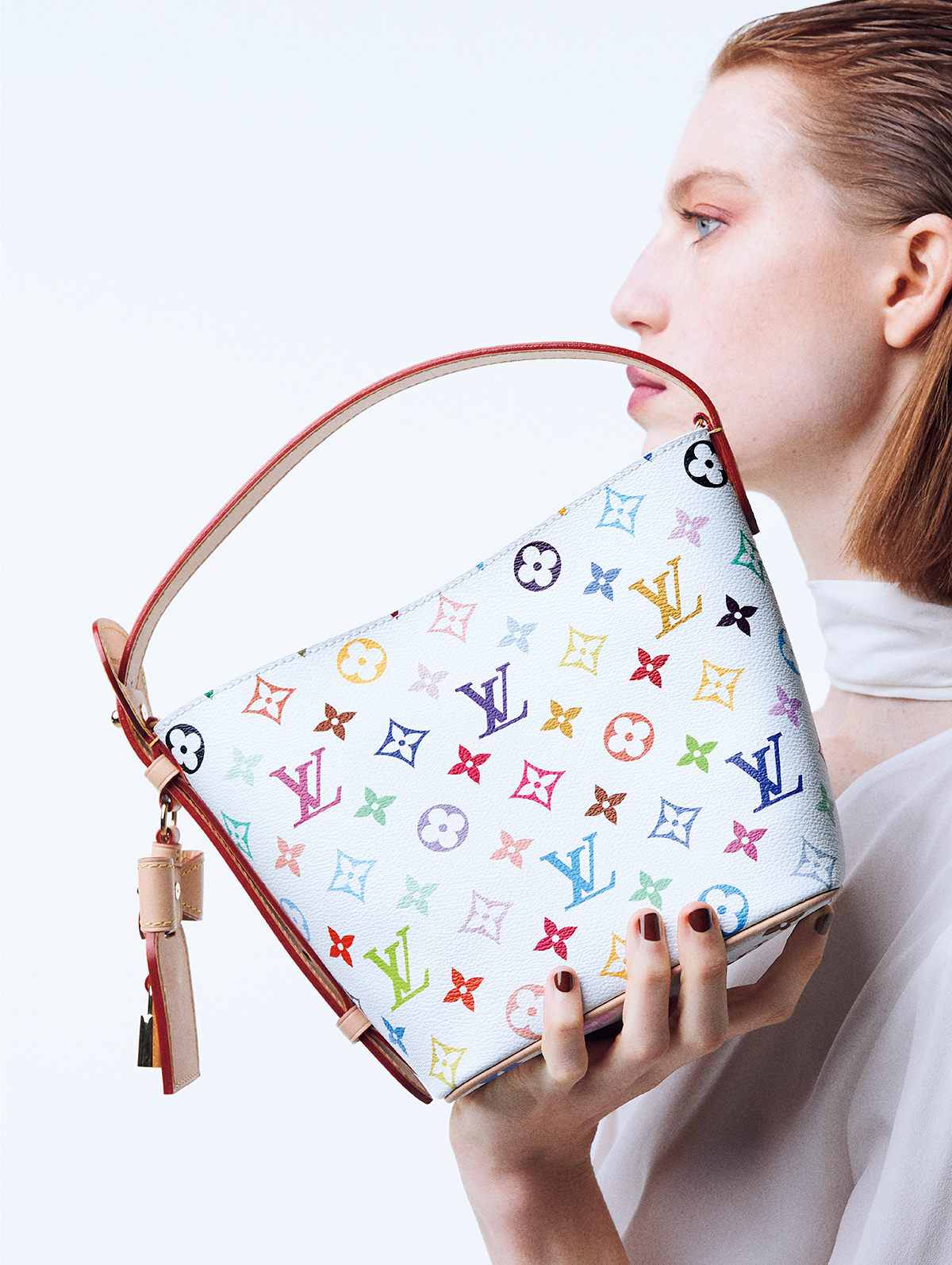 バッグ「LV × TM オール・イン BB」￥445,500　ブラウス￥426,800／ともにLouis Vuitton（ルイ・ヴィトン クライアントサービス）