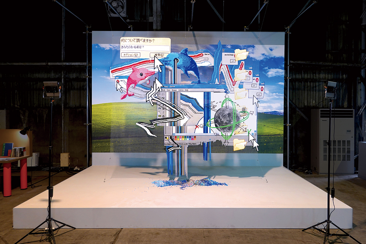 ウィンドウズXPをモチーフにした大型インスタレーション。『Surfing the Net to the Moon』2024年（展示風景：「Art Squiggle Yokohama 2024」山下ふ頭）　Photo：市川森一