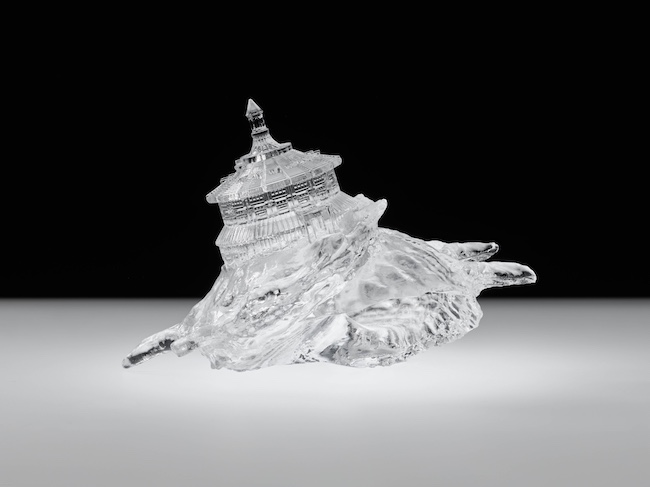 AKI INOMATA『やどかりに「やど」をわたしてみる -Border-(ラ・リューシュ、パリ)』2024年 京都国立近代美術館蔵(撮影:若林勇人)