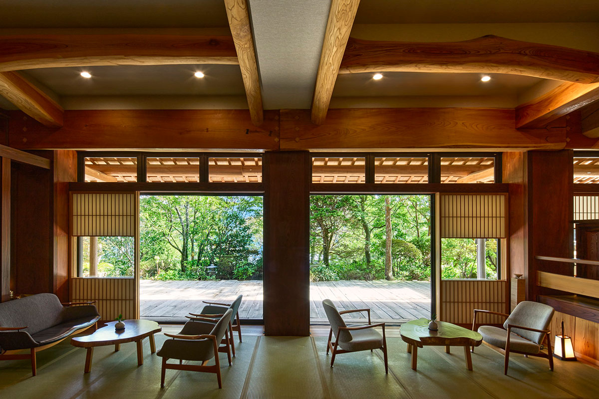 チェックインは、フロント前に広がるロビースペースで。部屋に入る前から、すっかり寛ぎモードに突入してしまった(笑)。