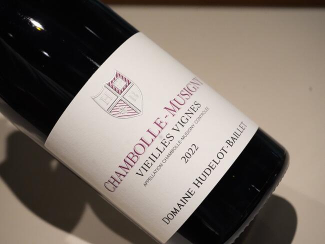 ヴィエイユ・ヴィーニュ（V.V）と呼ばれる古木のぶどうを使ったワイン。樹齢はなんと60年！ ユドロ・バイエ シャンボール・ミュジニー V.V 2022 14,700円