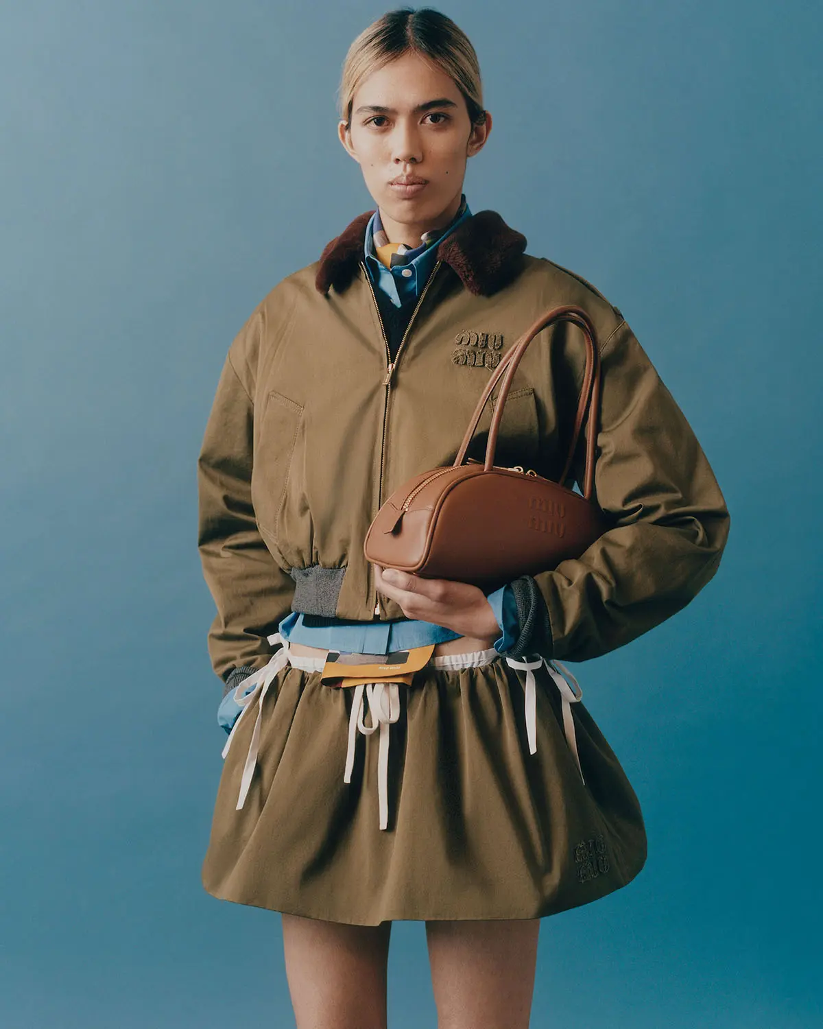 ワークウェアを再解釈。「ミュウミュウ」の2026年プレリュード