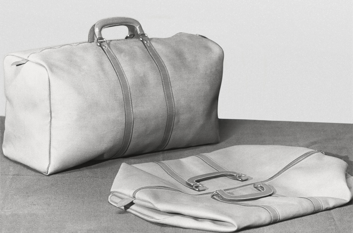 「キーポル」の原型となった初期の旅行バッグ「ティアント」