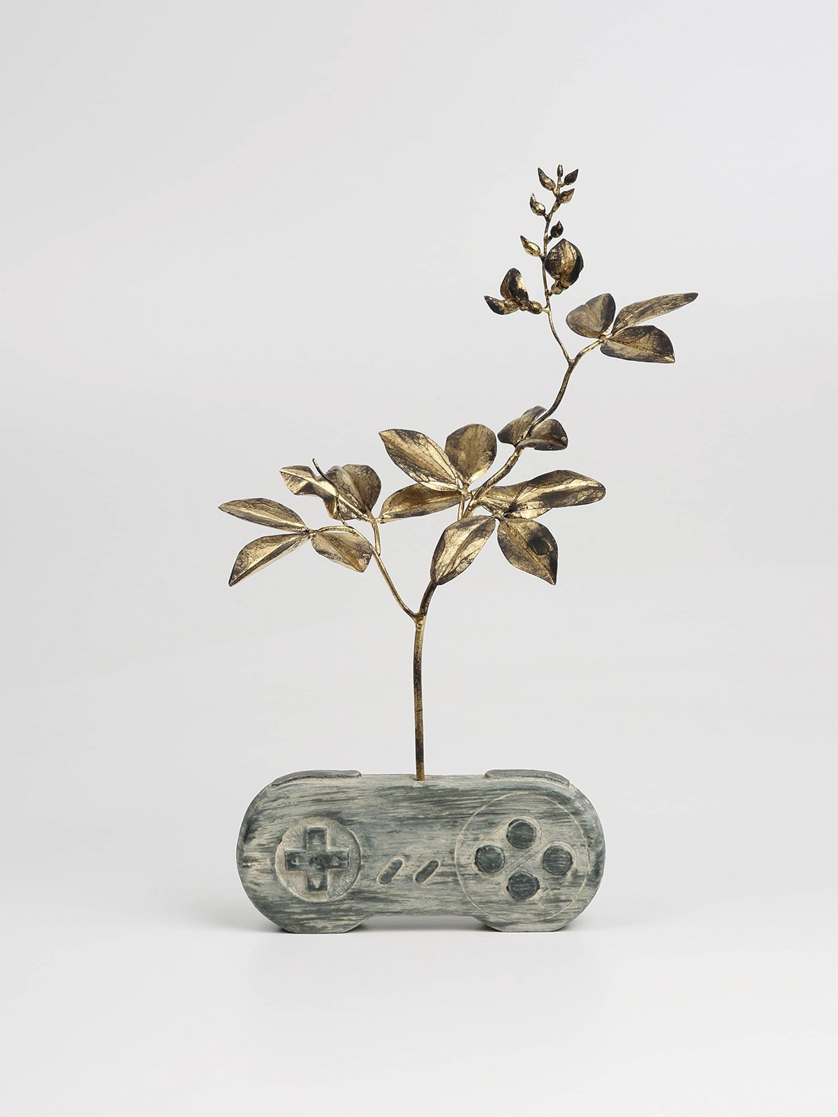 『controller 2』2022年（Commissioned by Yamauchi No.10 Family Office）　ホテル「丸福樓」ライブラリースペースに常設。