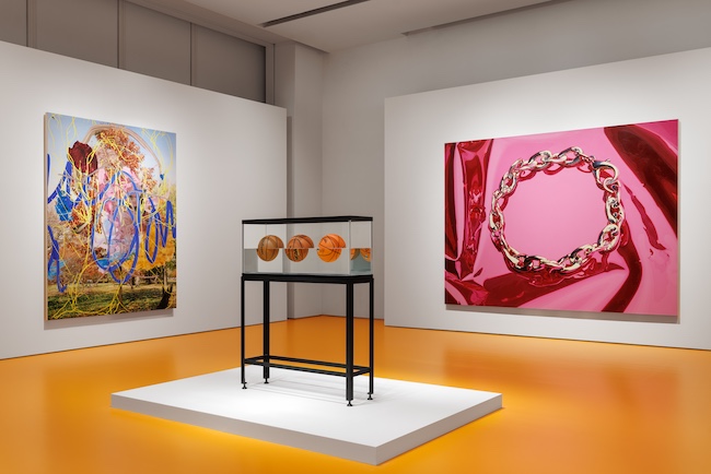 JEFF KOONS – PAINTINGS AND BANALITY エスパス ルイ・ヴィトン大阪での展示風景(2026年) © Jeff Koons Courtesy of the artist and Fondation Louis Vuitton, Paris Photo credits: Jérémie Souteyrat / Louis Vuitton