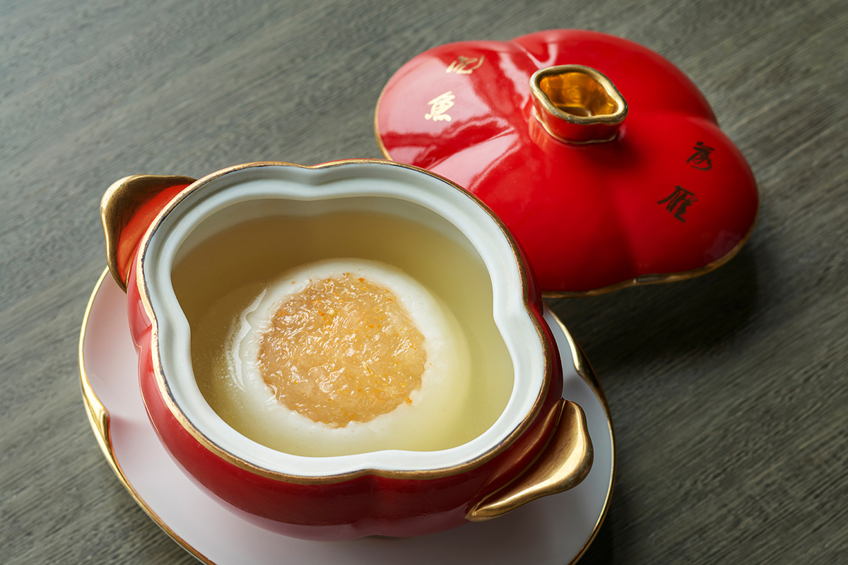 植物燕の巣入りスジアラ団子の蒸しスープ