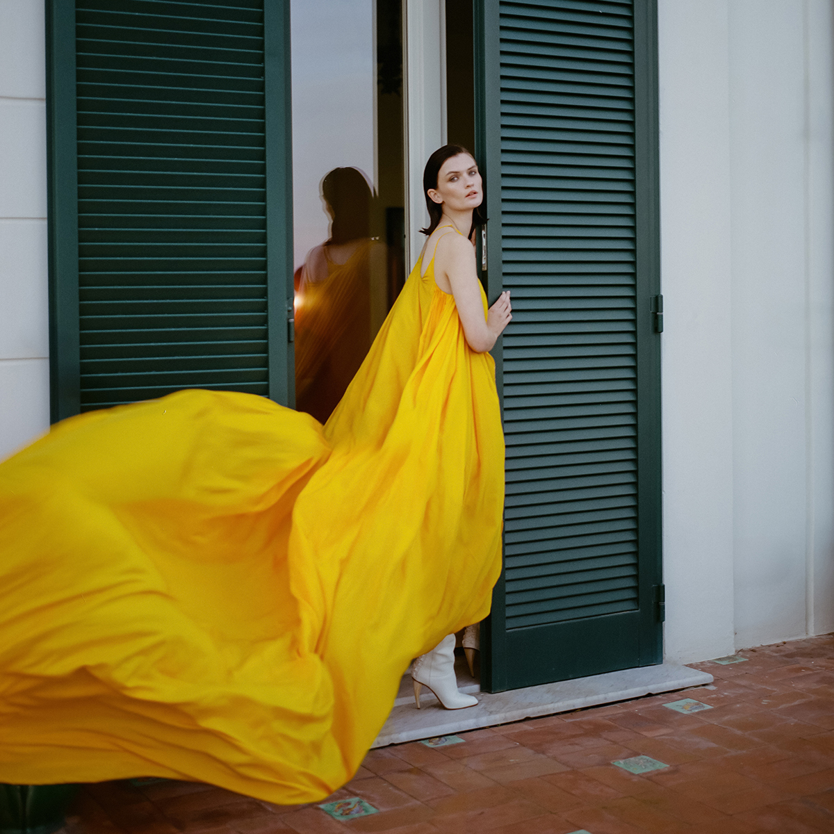 ファッションストーリー「ナポリの昼下がり」