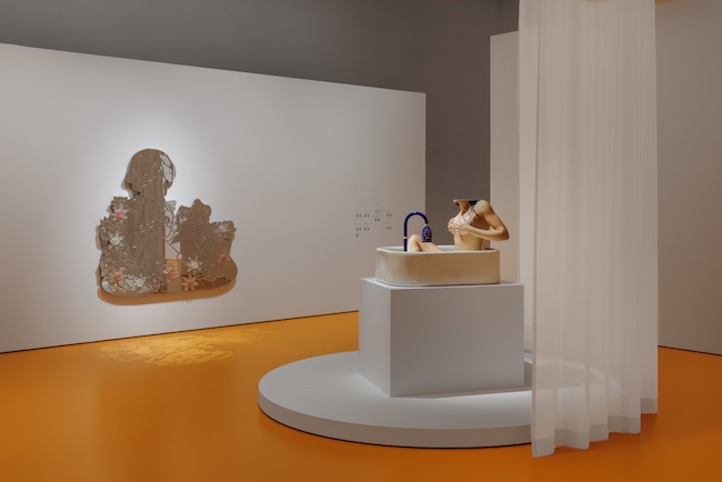 JEFF KOONS – PAINTINGS AND BANALITY エスパス ルイ・ヴィトン大阪での展示風景(2026年) © Jeff Koons Courtesy of the artist and Fondation Louis Vuitton, Paris Photo credits: Jérémie Souteyrat / Louis Vuitton