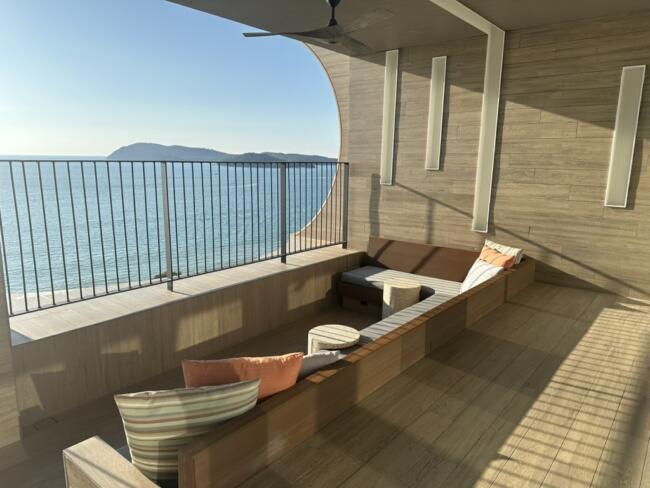 スイートルームのバルコニー