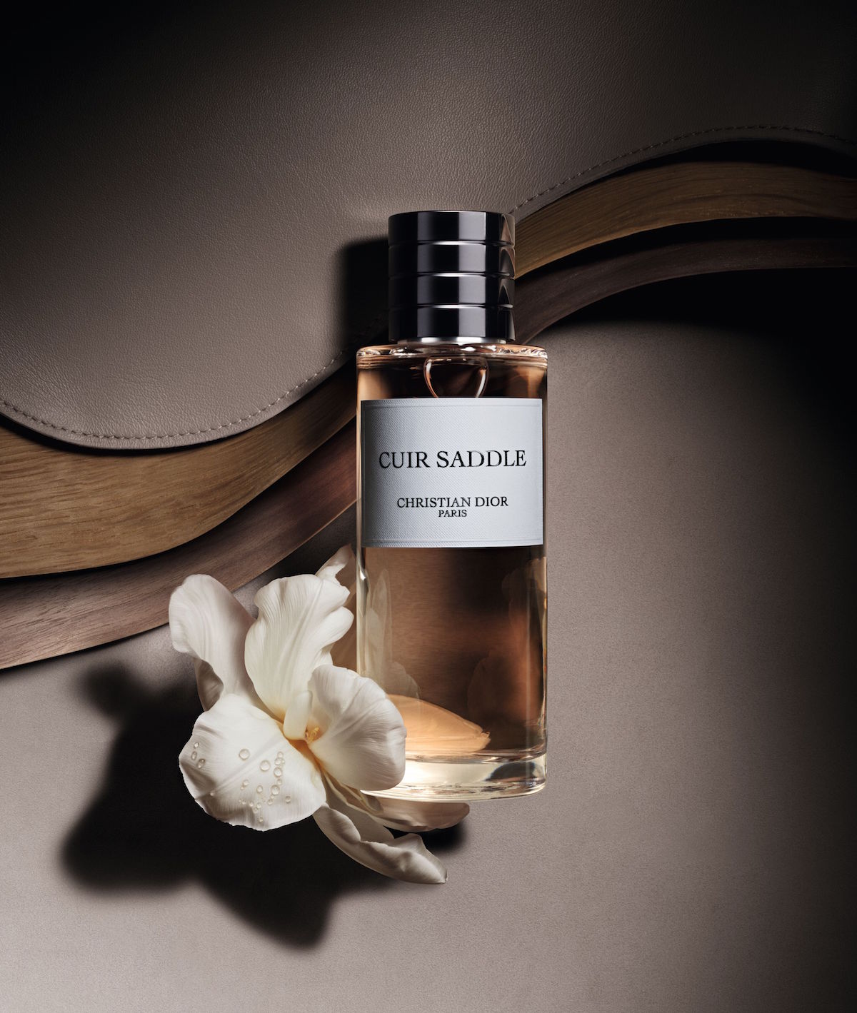 ラ コレクシオン プリヴェ クリスチャン ディオール キュイール サドル（オードゥ パルファン）50ml ¥25,300、100ml ¥45,100、200ml ¥63,140、12ml×2 ¥11,200