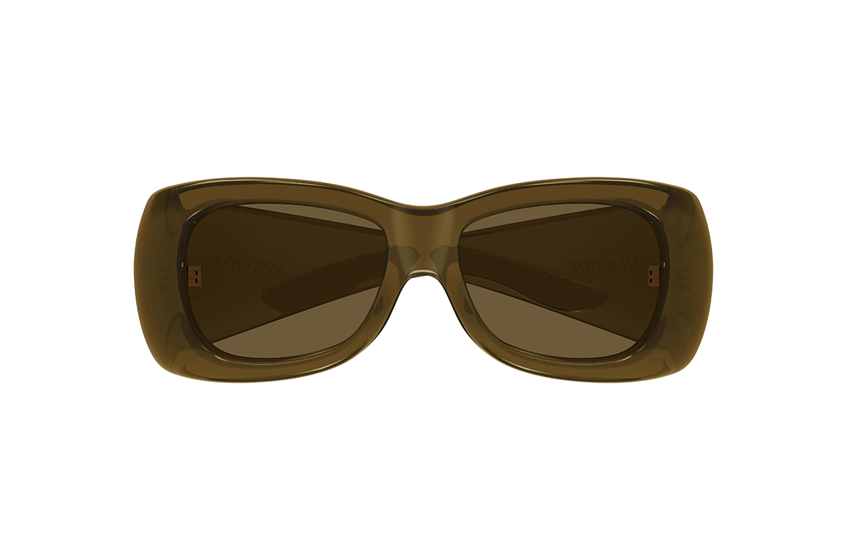 サングラス¥71,500/Saint Laurent by Anthony Vaccarello(ケリング アイウエア ジャパン カスタマーサービス)