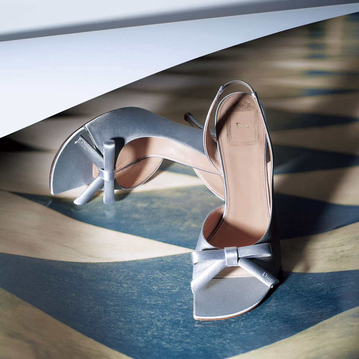今月のファッショントピックス：ディオールの新作シューズ「継がれる