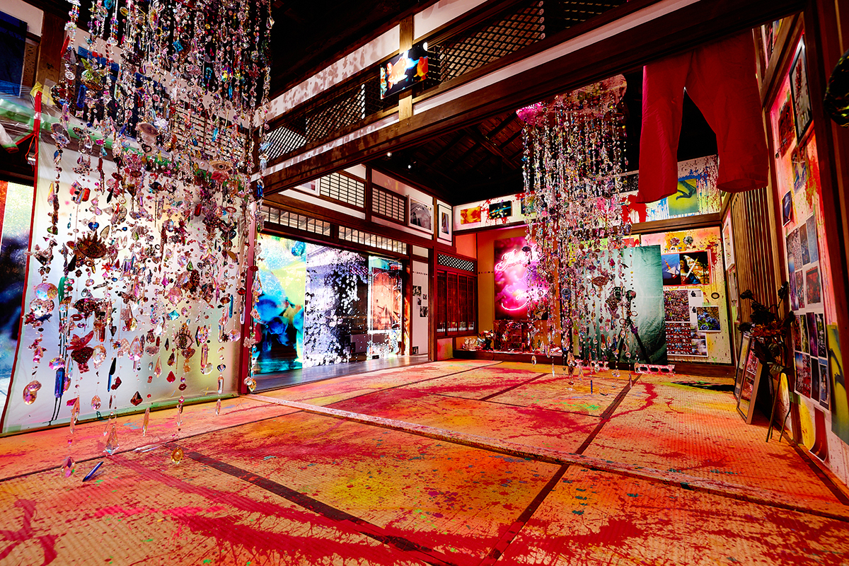 展覧会『mirror, mirror, mirror, mika ninagawa』より。