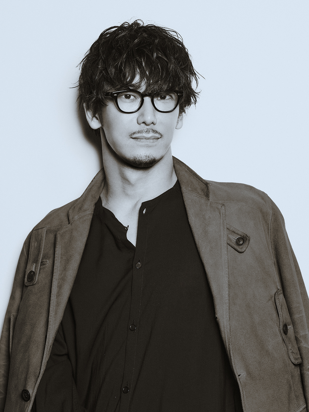 ジャケット¥530,200　シャツ¥80,300　パンツ¥528,000　ブーツ¥74,800／すべてYohjiYamamoto Pour Homme（ヨウジヤマモト プレスルーム）