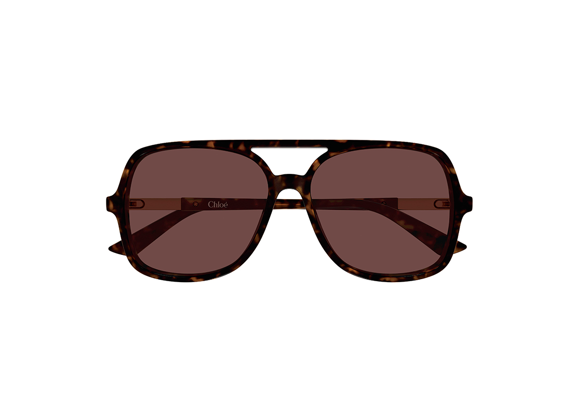 スクエアフレームサングラス¥56,100／Chloé（ケリング アイウエア ジャパン カスタマーサービス）