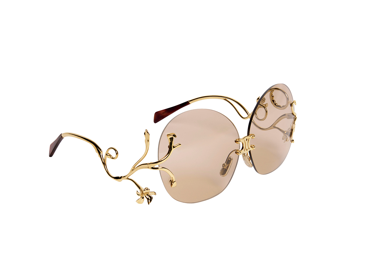 テンプルデザインが華やかなサングラス¥264,000（予定価格）／Celine（セリーヌ ジャパン）