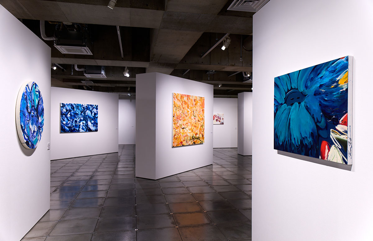 「ART IN THE PARK：SHUN SUDO “HANA-MI”」展示風景より。©︎ Keisuke Nishitani