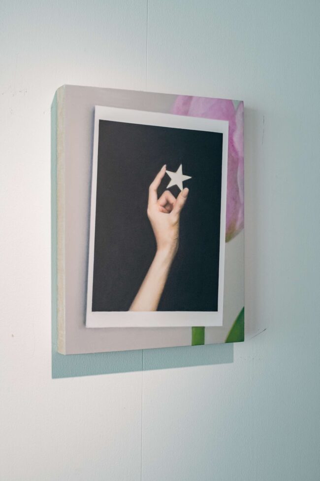 《Pictorial Poem》（2024年 油彩／パネル 42x31.8cm）