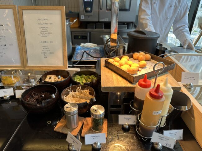 朝からたこ焼きも並びます!