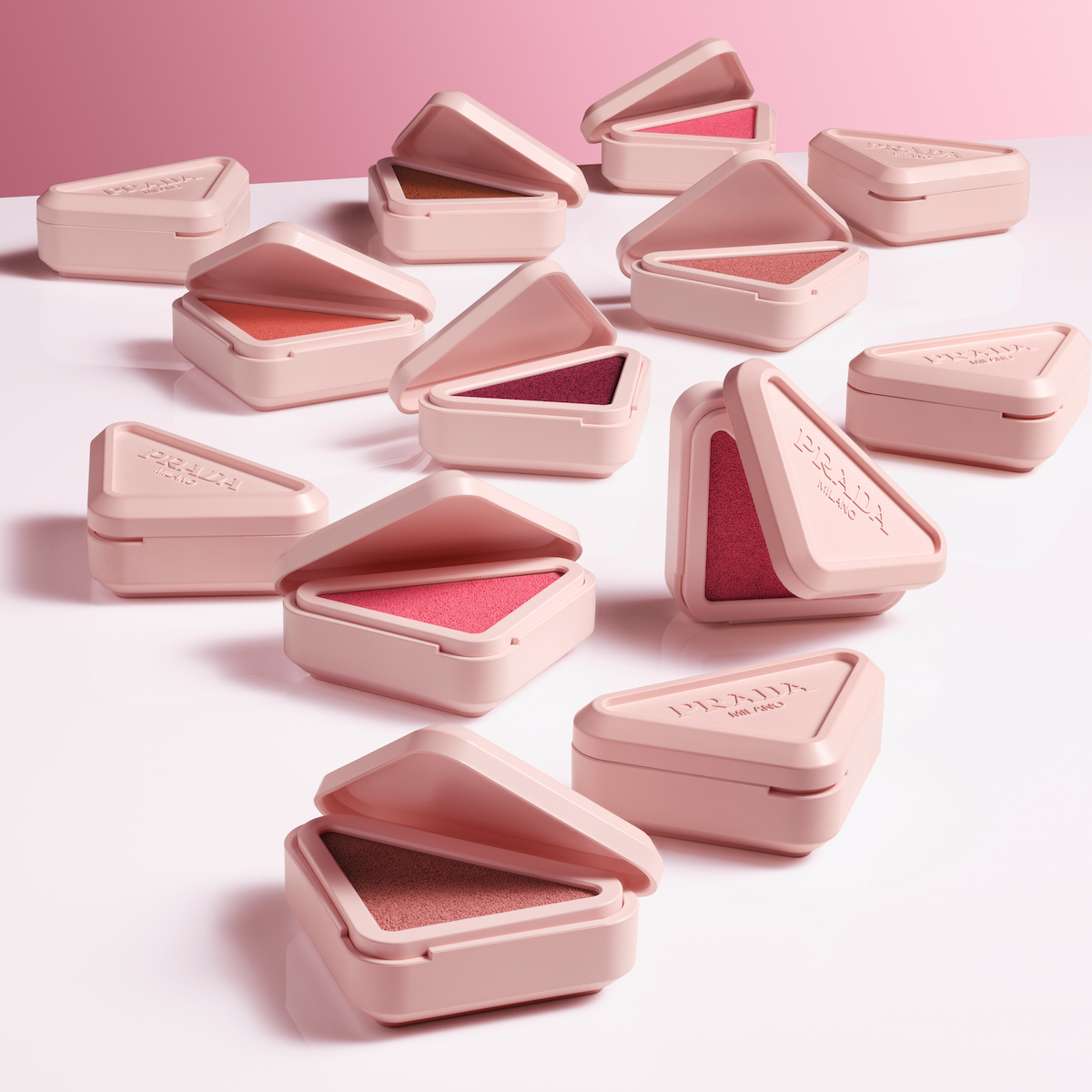 プラダ タッチ 全8色 各¥6,930