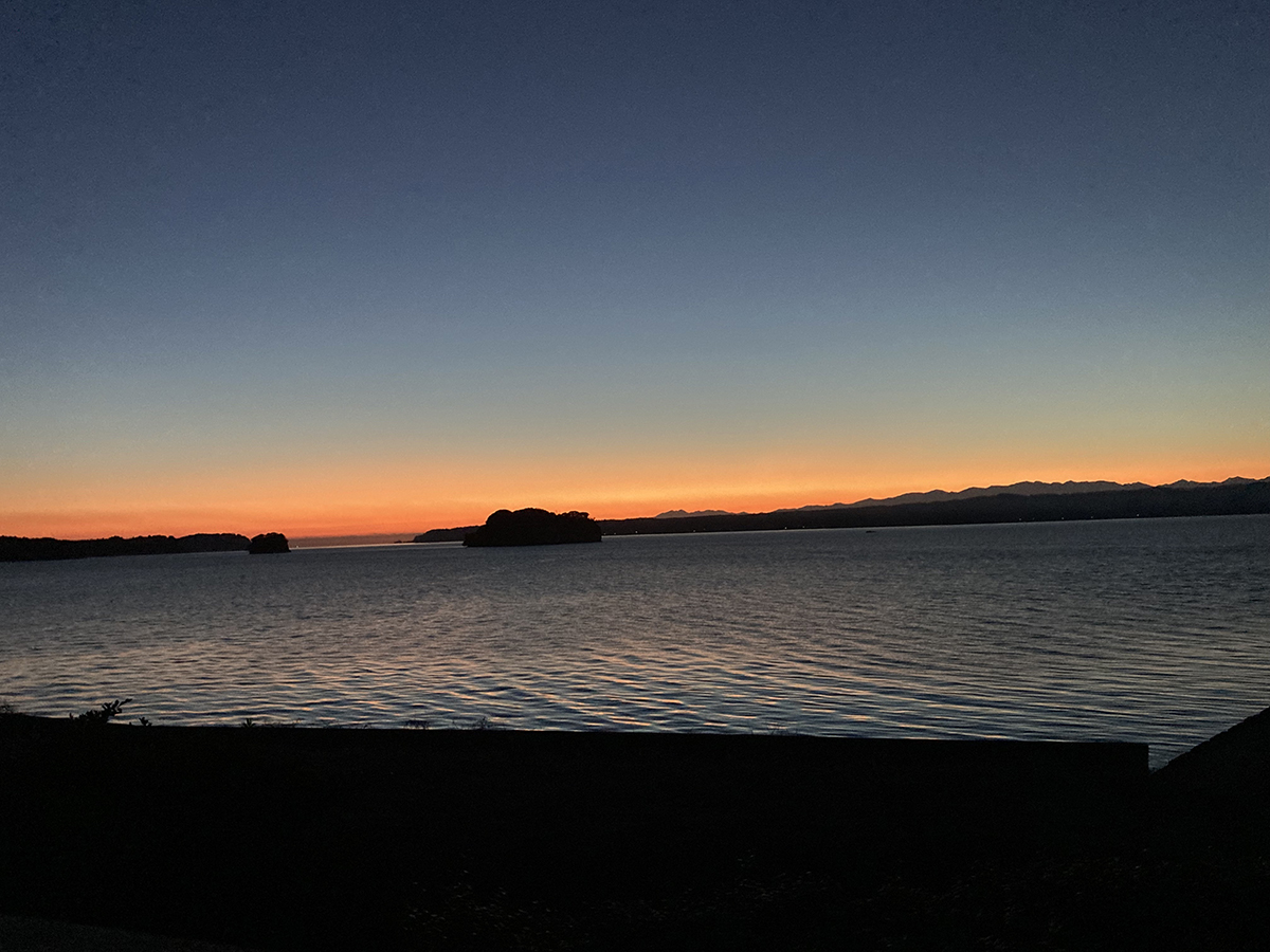 客室からの感動的な朝焼け。