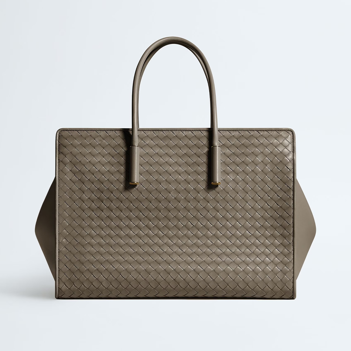 バッグ (W37×H27×D24cm)¥891,000/Bottega Veneta(ボッテガ・ヴェネタ ジャパン 0120-60-1966)