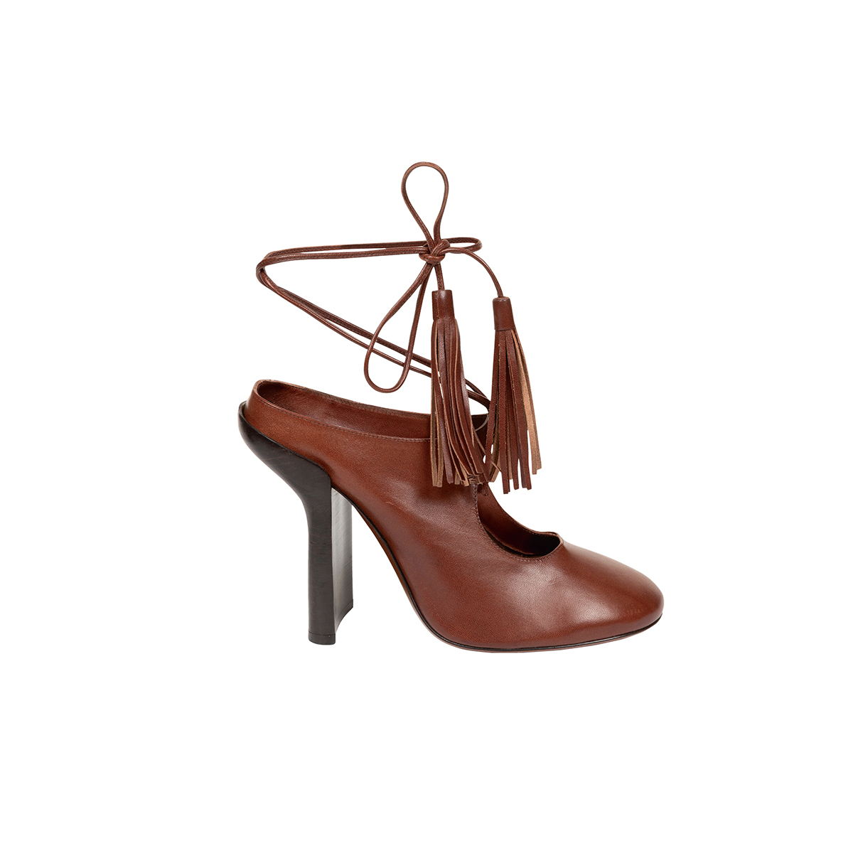 タッセルが揺らめくシューズ（ヒール10cm）¥199,100／Dries Van Noten（ドリス ヴァン ノッテン）